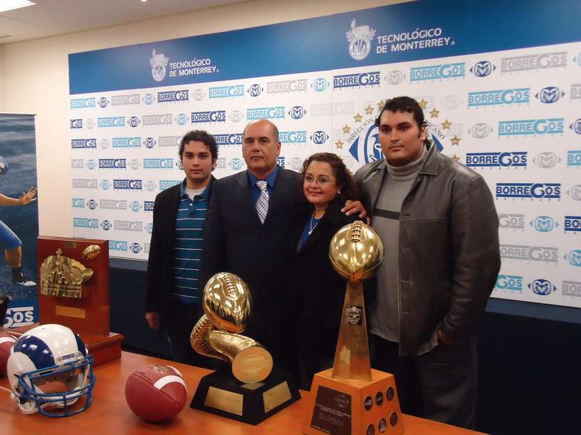 Coach Frank González. Coach Empresarial, Conferencista y Motivador. Ex Entrenador en Jefe de los Borregos Salvajes del ITESM.